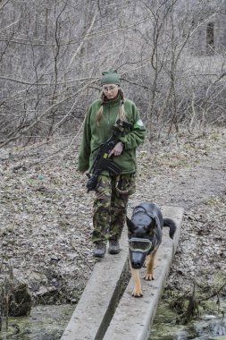 Poltava, Ukrayna - 16 Mart 2019: Oyun - İrlanda Ulusal ordu Protestanlar ve airsoft oyun, İngiliz düzenli ordu arasındaki düşmanlıklar taklidi.