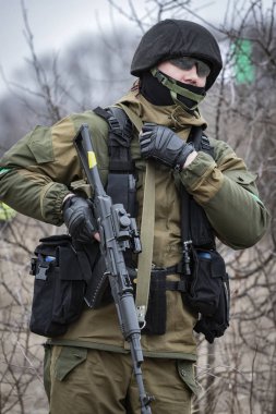 Poltava, Ukrayna - 16 Mart 2019: Oyun - İrlanda Ulusal ordu Protestanlar ve airsoft oyun, İngiliz düzenli ordu arasındaki düşmanlıklar taklidi.