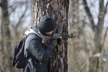 Poltava, Ukrayna - 16 Mart 2019: Oyun - İrlanda Ulusal ordu Protestanlar ve airsoft oyun, İngiliz düzenli ordu arasındaki düşmanlıklar taklidi.