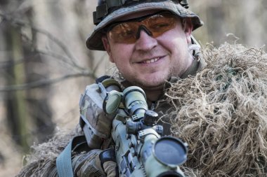 Poltava, Ukrayna - 16 Mart 2019: Oyun - İrlanda Ulusal ordu Protestanlar ve airsoft oyun, İngiliz düzenli ordu arasındaki düşmanlıklar taklidi.