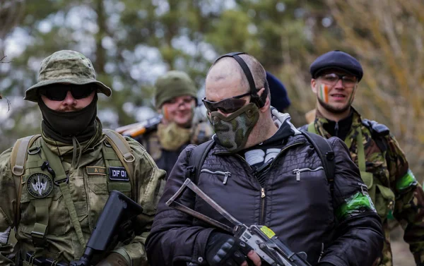 波尔塔瓦 乌克兰 2019年3月16日 模仿爱尔兰国民军的新教徒和英国正规军的气软游戏 — 图库照片