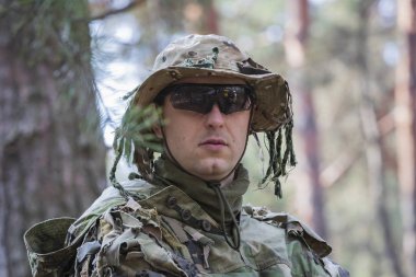 Poltava, Ukrayna - 16 Mart 2019: Oyun - İrlanda Ulusal ordu Protestanlar ve airsoft oyun, İngiliz düzenli ordu arasındaki düşmanlıklar taklidi.