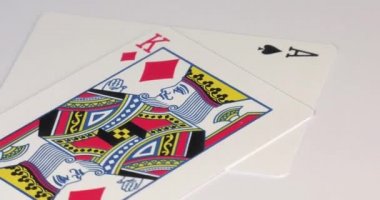 Blackjack ve pokerde iskambil kartları ile yirmi bir kart kombinasyonu.