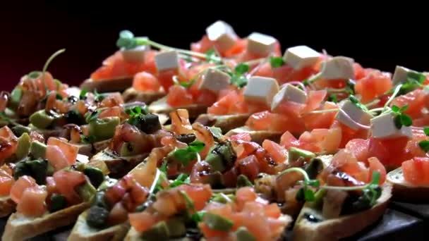 고기와 해산물 클로즈업 곁들인 카나페 — 비디오