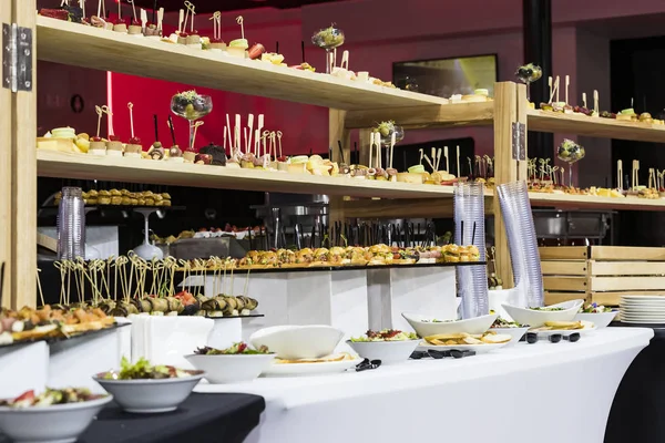 Buffet Banquets Avec Snacks Délices Fromages Canapés Desserts — Photo