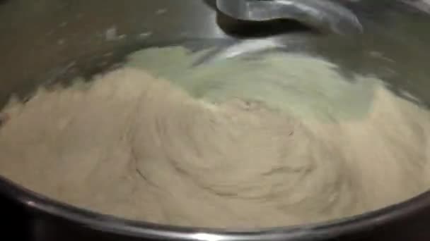 Proces Hnětení Strojového Těsta Pro Organický Nemodifikovaný Chléb Bez Pilerů — Stock video