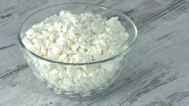 Çevre dostu olmayan Gdo süt ürünleri, yoğurt, süzme peynir, ekşi krema ve peynir pod altında bir grup.