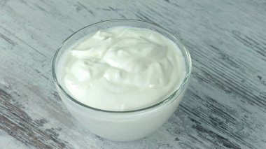 Çevre dostu olmayan Gdo süt ürünleri, yoğurt, süzme peynir, ekşi krema ve peynir pod altında bir grup.