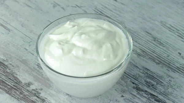 Çevre dostu olmayan Gdo süt ürünleri, yoğurt, süzme peynir, ekşi krema ve peynir pod altında bir grup.