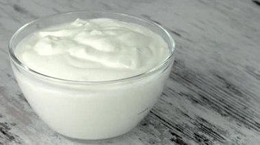 Çevre dostu olmayan Gdo süt ürünleri, yoğurt, süzme peynir, ekşi krema ve peynir pod altında bir grup.