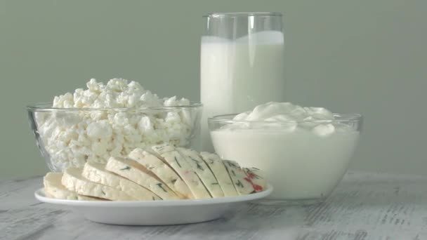 Eine Gruppe Umweltfreundlicher Non Gmo Milchprodukte Joghurt Quark Saure Sahne — Stockvideo