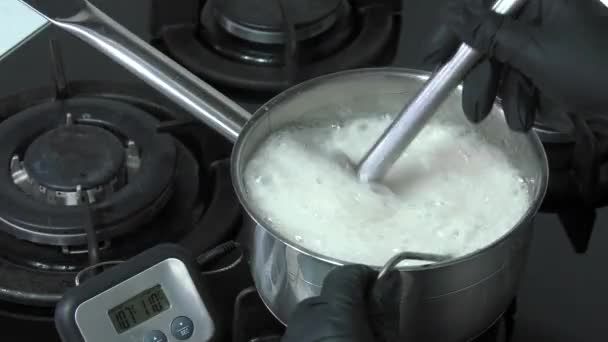 Pasticciere Conduce Processo Produzione Marshmallow Mele — Video Stock