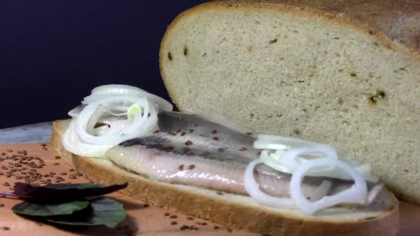 Sandwich Del Tradicional Pan Ecológico Ucraniano Perdido Gusto Sin Sabores — Vídeo de stock