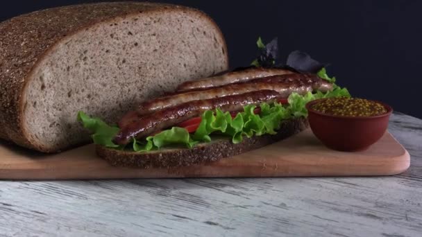 Sandwich from the traditional Ukrainian eco bread lost to taste without flavors, fillers and GMOs. Baked in the oven on the wood of fruit trees. — Stock Footage Sandwich Traditional Ukrainian Eco Bread Lost Taste Flavors Fillers Gmos Stock Video