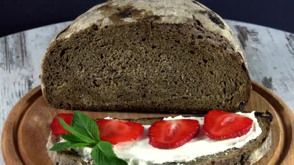 Sandwich Del Tradicional Pan Ecológico Ucraniano Perdido Gusto Sin Sabores — Vídeo de stock