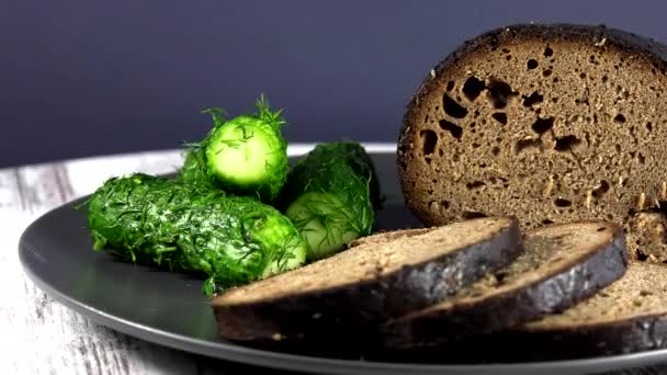 Sandwich Aus Dem Traditionellen Ukrainischen Öko Brot Ohne Aromen Füllstoffe — Stockvideo