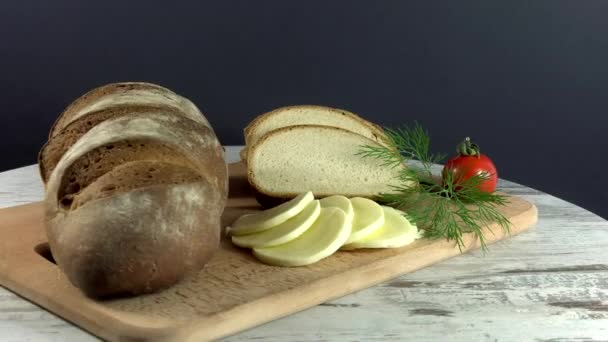 Sandwich Aus Dem Traditionellen Ukrainischen Öko Brot Ohne Aromen Füllstoffe — Stockvideo