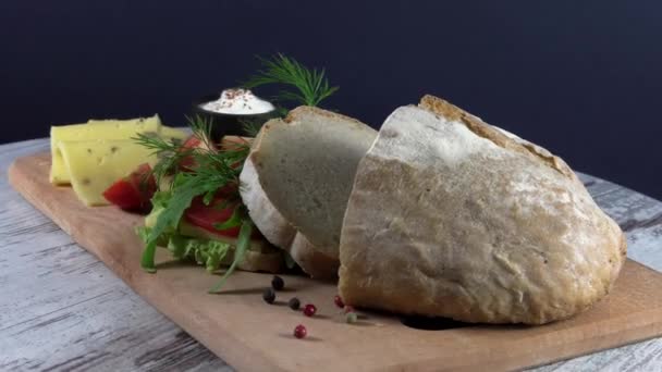 Kanapka Tradycyjnego Ukraińskiego Chleba Ekologicznego Utracone Smaku Bez Smaków Wypełniaczy — Wideo stockowe