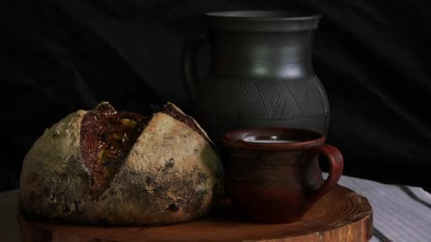 Ουκρανικό Παραδοσιακό Ψωμί Μαγειρεμένο Στο Φούρνο Ξύλο Χωρίς Συντηρητικά Γεμίσματα — Αρχείο Βίντεο