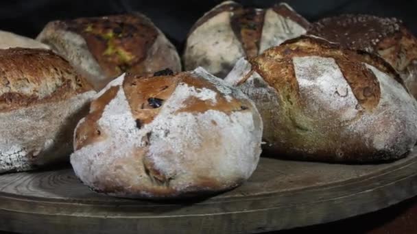 Pan Tradicional Ucraniano Cocinado Horno Sobre Madera Sin Conservantes Rellenos — Vídeos de Stock