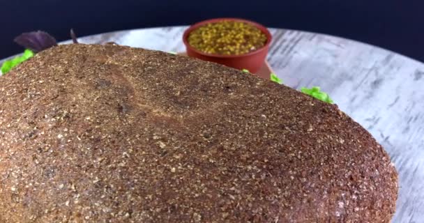 Sandwich Aus Dem Traditionellen Ukrainischen Öko Brot Ohne Aromen Füllstoffe — Stockvideo