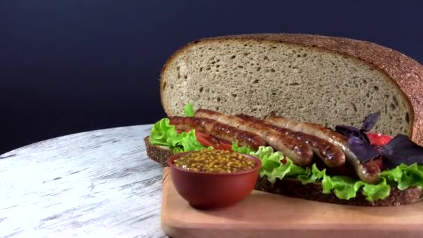 Sandwich Aus Dem Traditionellen Ukrainischen Öko Brot Ohne Aromen Füllstoffe — Stockvideo