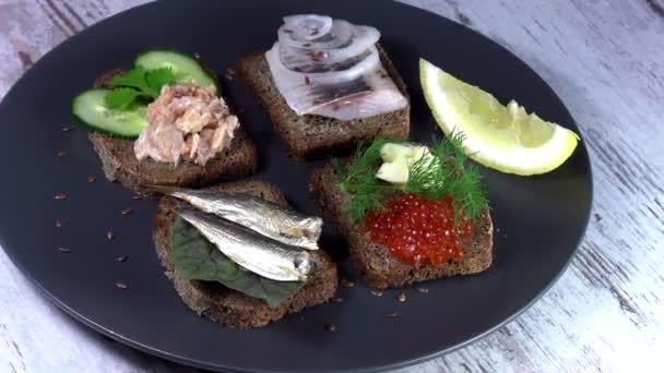 Sandwich Del Tradicional Pan Ecológico Ucraniano Perdido Gusto Sin Sabores — Vídeo de stock