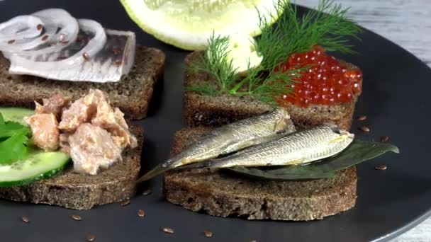 Sandwich Aus Dem Traditionellen Ukrainischen Öko Brot Ohne Aromen Füllstoffe — Stockvideo