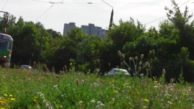 Kharkiv, Ukrayna - 26 Haziran , 2019: Kharkov şehrinin sokaklarında hareket eden eski Sovyet tramvayları.
