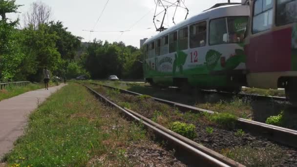 Charkiw Ukraine Juni 2019 Alte Sowjetische Straßenbahnen Fahren Durch Die — Stockvideo