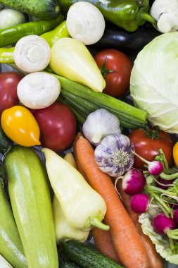 Avrupa 'nın ekolojik olarak temiz bölgelerinde pestisitler olmadan yetiştirilen GMOS olmadan organik sebzelerden arka plan.