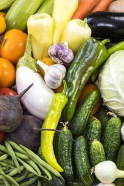 Avrupa 'nın ekolojik olarak temiz bölgelerinde pestisitler olmadan yetiştirilen GMOS olmadan organik sebzelerden arka plan.