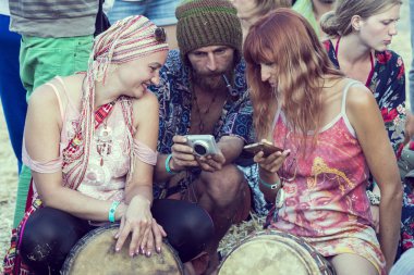 Odessa, Ukrayna - 16 Ağustos 2019: Doğanın arka planında festival 
