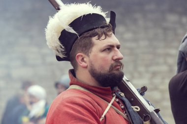 Kamyanets-Podilsky, Ukrayna - 21 Eylül , 2019: Kamyanets-Podilsky şatosunda on yedinci yüzyılın Ukrayna ve Polonya lı birliklerintarihsel askeri yeniden inşası.