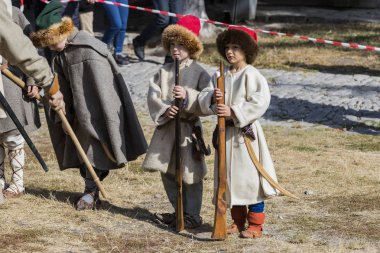 Kamyanets-Podilsky, Ukrayna - 21 Eylül , 2019: Kamyanets-Podilsky şatosunda on yedinci yüzyılın Ukrayna ve Polonya lı birliklerintarihsel askeri yeniden inşası.