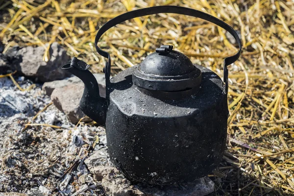 Hierro Olla Cocinar Alimentos Sobre Fuego Abierto —  Fotos de Stock