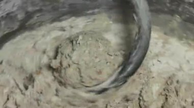 Dolgu maddeleri ve koruyucular olmadan organik GMO olmayan ekmek için makine hamur yoğurma süreci.