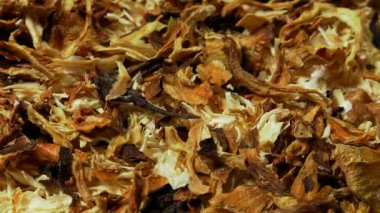Dolgu maddeleri ve koruyucular olmadan organik GMO olmayan ekmek için makine hamur yoğurma süreci.