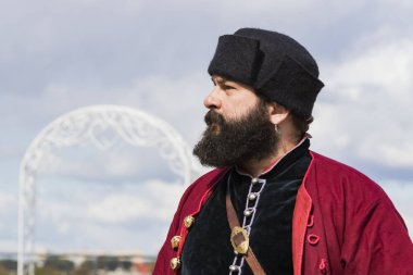 Kamyanets-Podilsky, Ukrayna - 20 Eylül , 2019: Kamyanets-Podilsky şatosunda on yedinci yüzyılın Ukrayna ve Polonya lı askerlerin tarihsel askeri yeniden inşası.