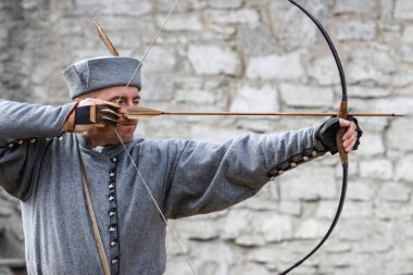 Kamyanets-Podilsky, Ukrayna - 20 Eylül , 2019: Kamyanets-Podilsky şatosunda on yedinci yüzyılın Ukrayna ve Polonya lı askerlerin tarihsel askeri yeniden inşası.