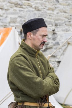 Kamyanets-Podilsky, Ukrayna - 20 Eylül , 2019: Kamyanets-Podilsky şatosunda on yedinci yüzyılın Ukrayna ve Polonya lı askerlerin tarihsel askeri yeniden inşası.