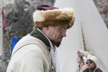 Kamyanets-Podilsky, Ukrayna - 20 Eylül , 2019: Kamyanets-Podilsky şatosunda on yedinci yüzyılın Ukrayna ve Polonya lı askerlerin tarihsel askeri yeniden inşası.