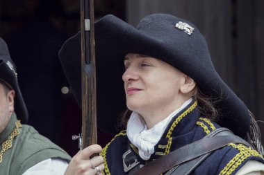 Kamyanets-Podilsky, Ukrayna - 21 Eylül , 2019: Kamyanets-Podilsky şatosunda on yedinci yüzyılın Ukrayna ve Polonya lı birliklerintarihsel askeri yeniden inşası.