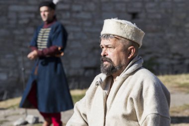 Kamyanets-Podilsky, Ukrayna - 21 Eylül , 2019: Kamyanets-Podilsky şatosunda on yedinci yüzyılın Ukrayna ve Polonya lı birliklerintarihsel askeri yeniden inşası.