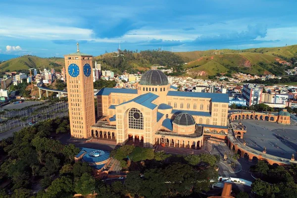 Tapınak of Our Lady of Aparecida, Aparecida, Sao Paulo, Brezilya Hava görünümünü. Hamim Brezilya. Kilise, Tapınak, din, inanç.