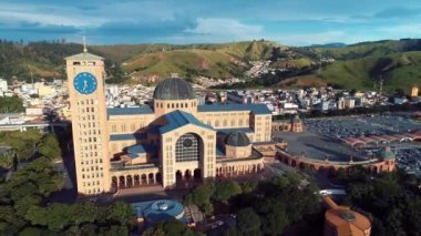 Sanctuary of Our Lady of Aparecida, Aparecida, Sao Paulo, Brezilya Hava görünümünü. Hamim Brezilya. Kilise, Tapınak, din, inanç. Katolik Kilisesi. Katolik dini. Katolik rahip.