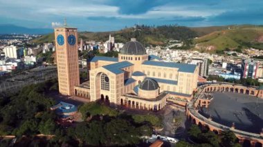 Sanctuary of Our Lady of Aparecida, Aparecida, Sao Paulo, Brezilya Hava görünümünü. Hamim Brezilya. Kilise, Tapınak, din, inanç. Katolik Kilisesi. Katolik dini. Katolik rahip.