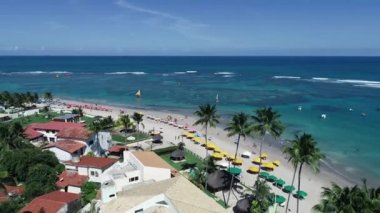 Porto de Galinhas'ın Beach, Pernambuco, Brezilya Hava görünümünü: Yüzme fishs doğal havuzlarda ile deneyim. Tatil seyahat. Tatil tropikal. Tropikal seyahat. Büyük plaj sahne. Güzel manzara. Sahne seyahat. Tatil sahne.