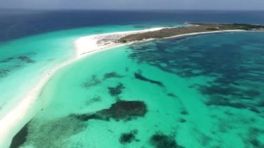Los Roques, Karayip Denizi. Harika manzara. Cennet Adası mavi su ile hava görünümünü. Büyük caribbean beach sahne. Tropikal seyahat. Tatil seyahat. Seyahat hedef. Karayip Adası. 
