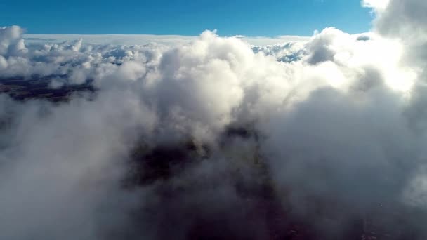 Flygande Över Molnen Fantastiskt Landskap Inspiration Fred Frihet Övervinna Gud — Stockvideo